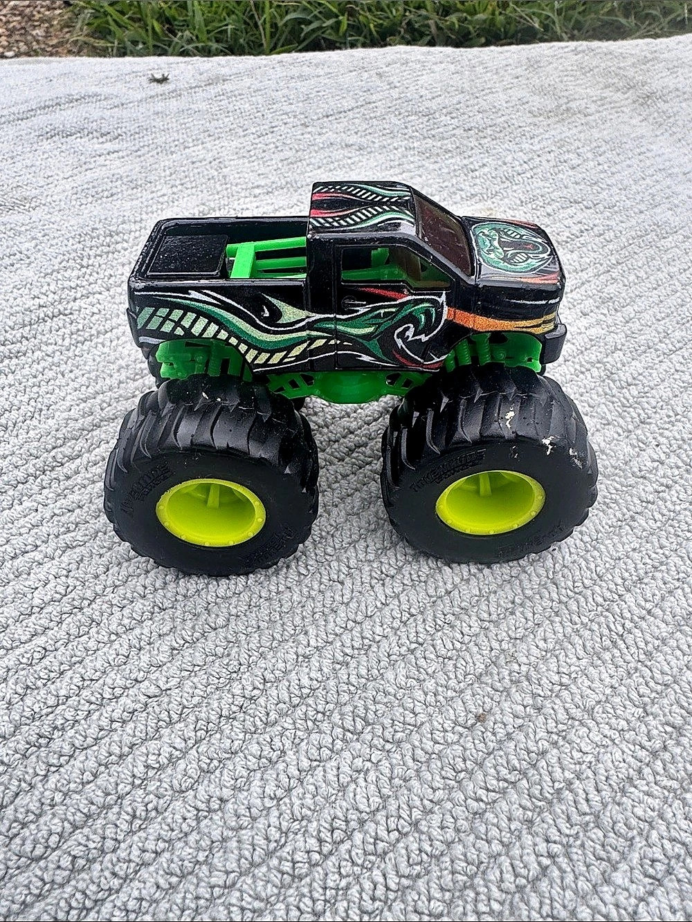 Hot Wheels Snake Bite Monster Truck Toy Black & Green